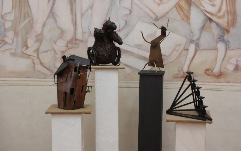 Práce studentu turnovské uměleckoprůmyslové školy zdobí zámek i galerie měst