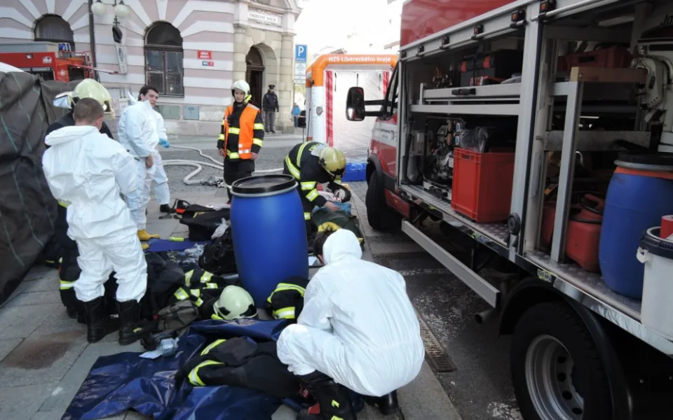 Hasiče zaměstnal zápach neznámé látky ve sklepě soudu