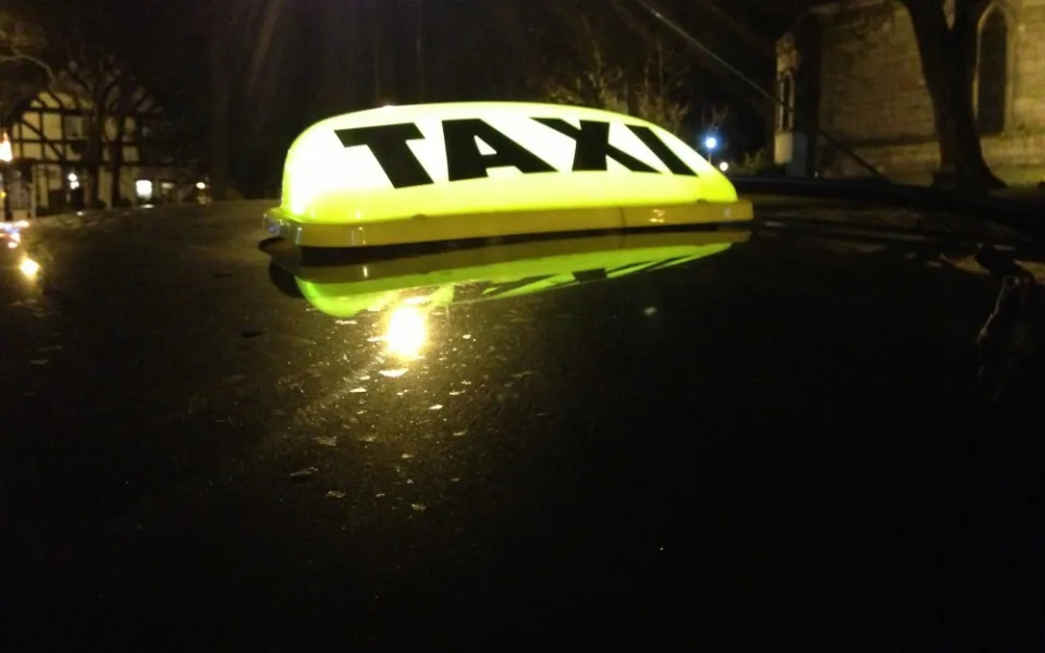 1000x1000-1431890002-taxi
