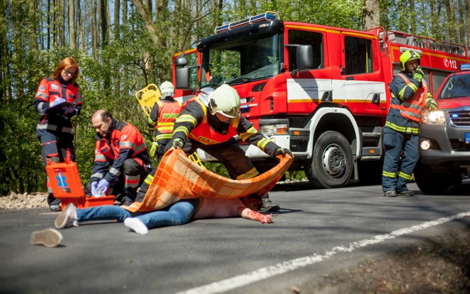 Víte, jak se zachovat při dopravní nehodě? Nejen zranění jsou v ohrožení