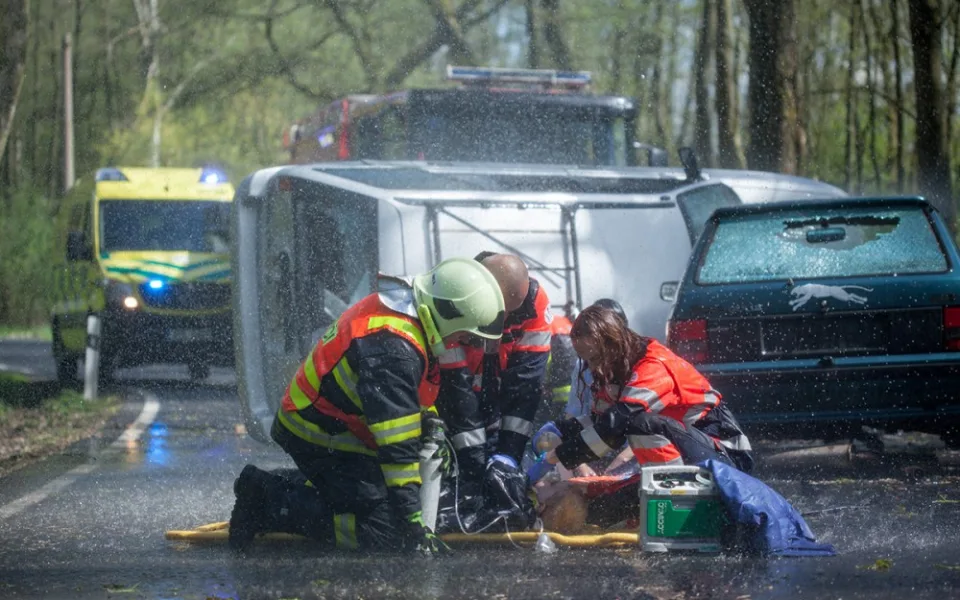 Zdaleka ne všichni řidiči si poradí na místě dopravní nehody