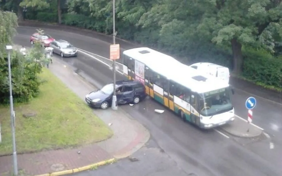 Po nehodě v centru Liberce ujel neznámo kam, zachytila ho ale kamera