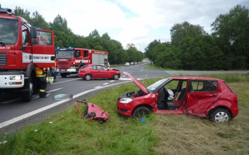 Při nehodě v Jablonném v Podještědí se zranilo šest osob