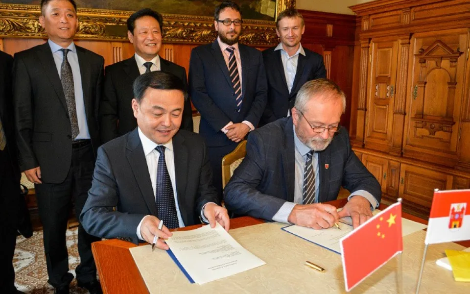 Liberec chce spolupracovat s čínskou metropolí Shijiazhuang. Obě města podepsala memorandum