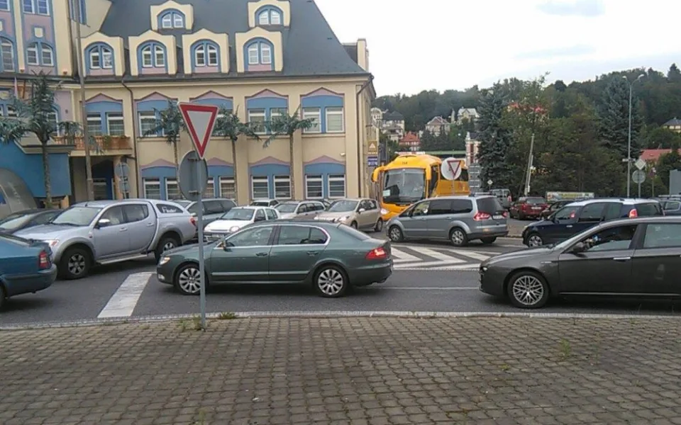 Zácpa v Košické ulici v Liberci.