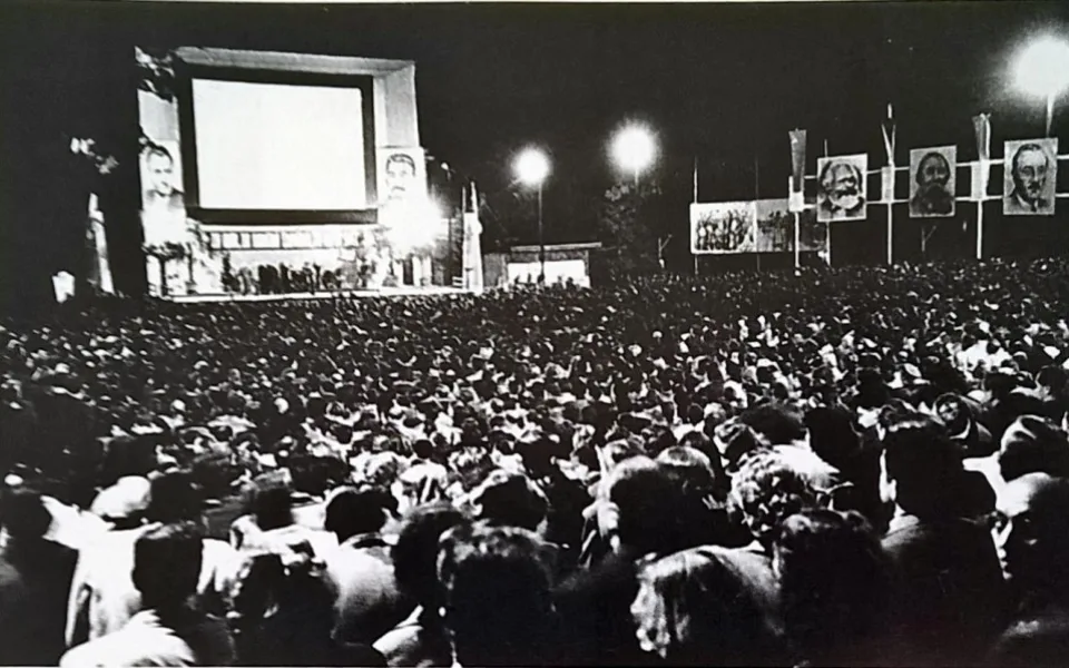 Letní kino v roce 1952 při Filmové festivalu pracujících