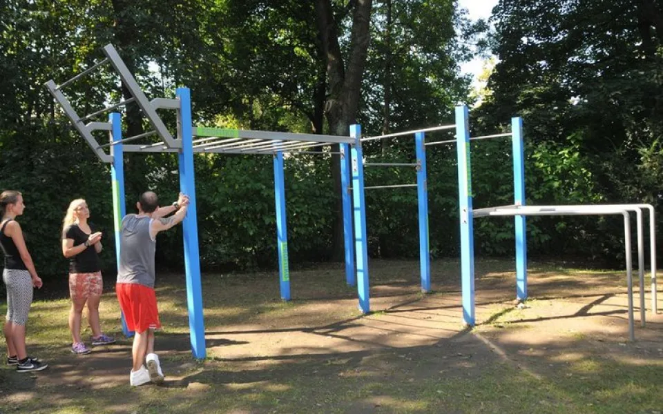 Přijďte si zacvičit ke krajskému úřadu, vzniklo tady workoutové hřiště