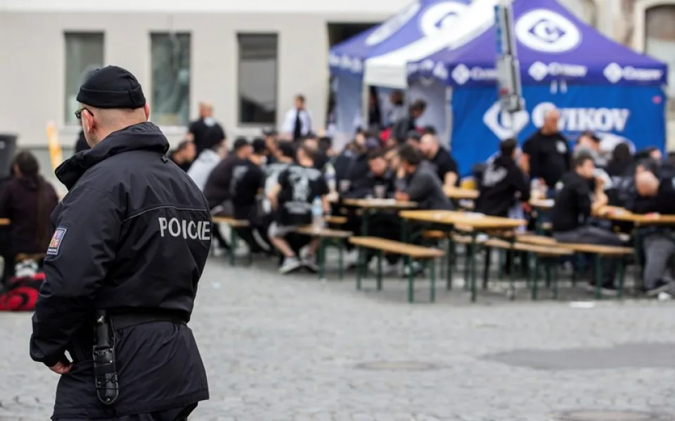 Do Liberce přijely stovky řeckých fanoušků. Policie zatím nemusela řešit žádné problémy