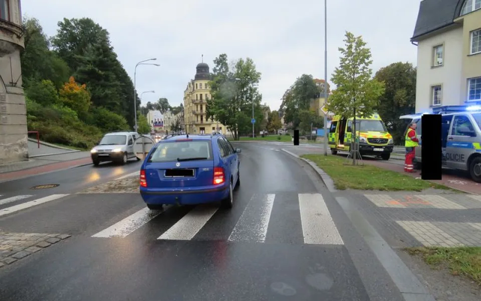 Řidička se zahleděla do palubní desky, srazila chlapce na přechodu