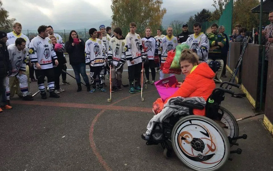 Danda si užila hokejbalový zápas