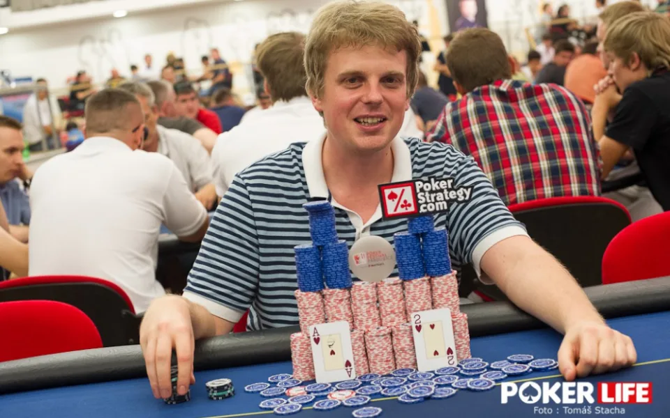 Alkohol do pokeru nepatří, říká pokerový hráč Růžička