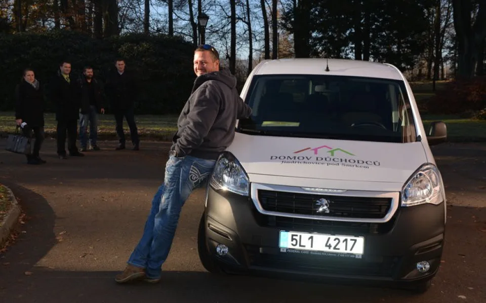 V jindřichovickém domově důchodců jezdí elektromobilem