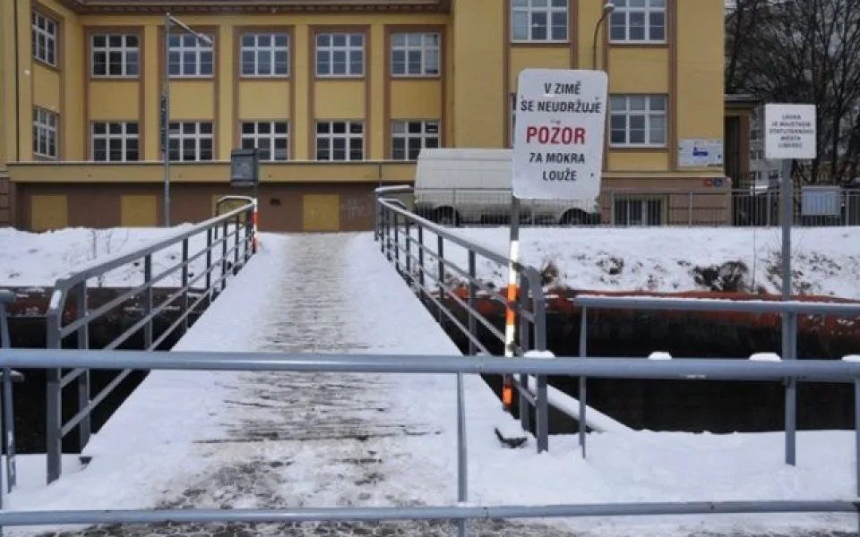 Lávka přes Nisu u krajského úřadu