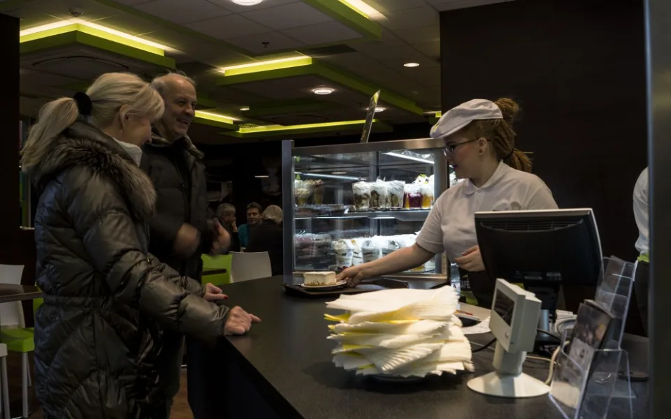 Domácí poctivá výroba a kvalita. Pod střechou hypermarketu Globus se otevřelo Café Globus
