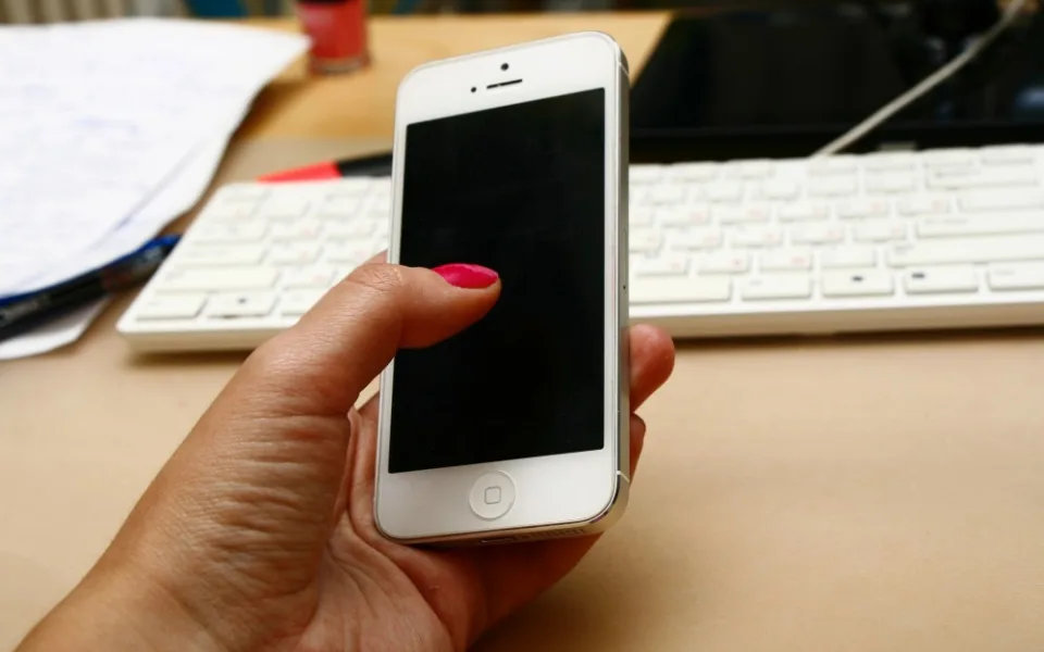 České mobilní služby patří k nejdražším v EU