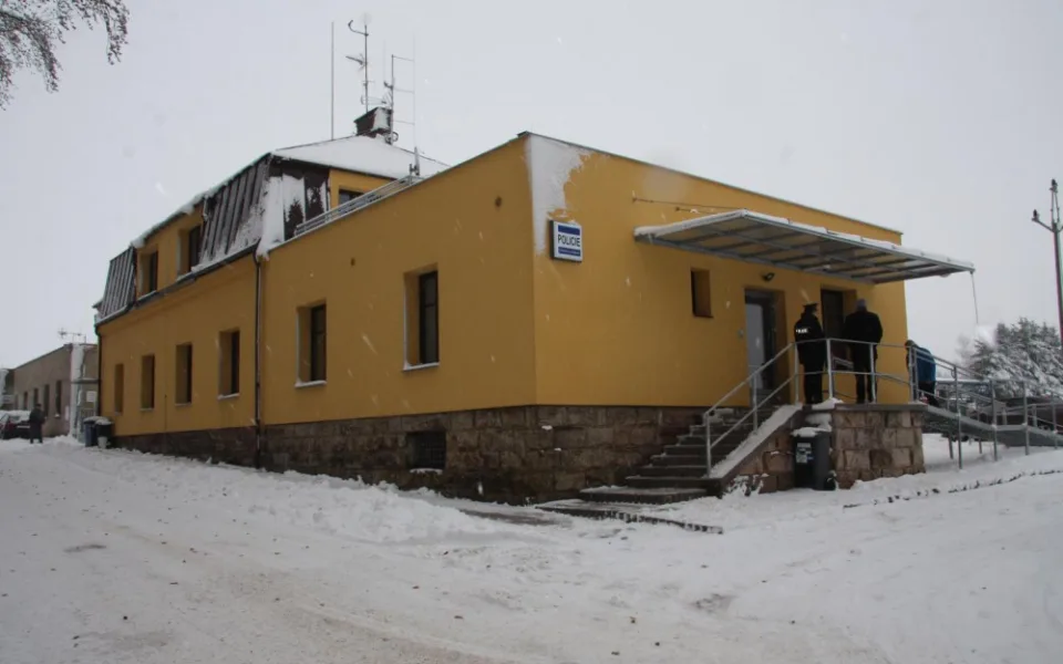 Policie v Lomnici se stěhuje z náměstí do budovy Okympu