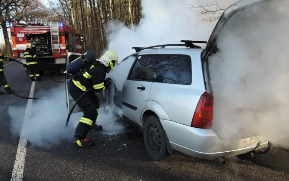 Hasiče zaměstnaly během čtyřiadvaceti hodin dva požáry aut