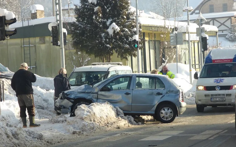 Střet tramvaje s osobním autem