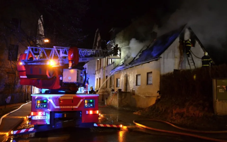 Noční požár v Hodkovicích napáchal statisícové škody