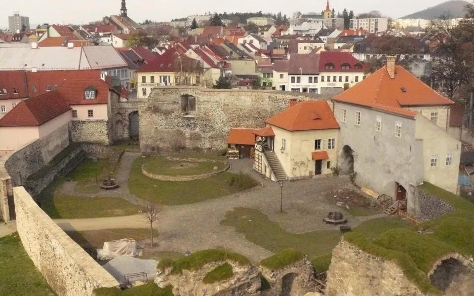 Ilustrační foto; zřícenina hradu Lipý