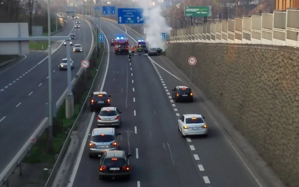 Na výpadovce na Děčín hořelo auto.
