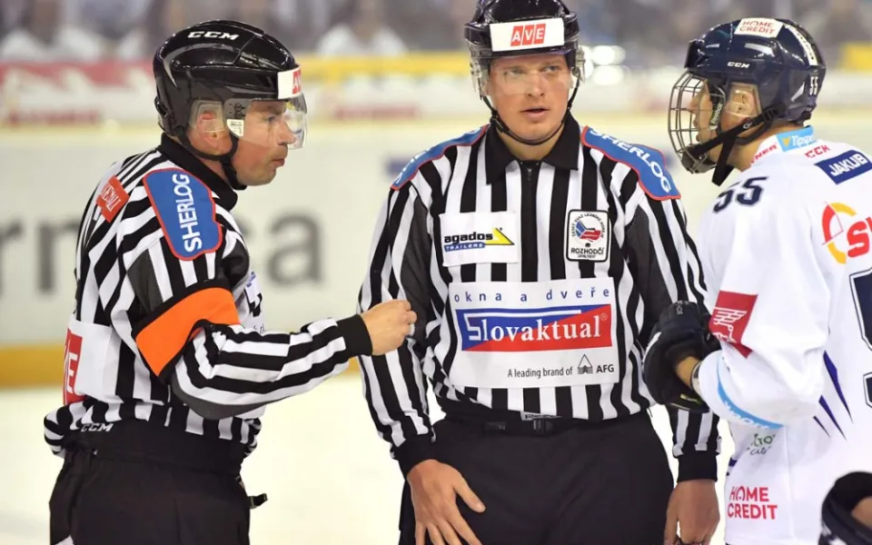 Extraligové finále odstartovalo! Brněnská Kometa zazářila na ledě Tygrů a těsně zvítězila