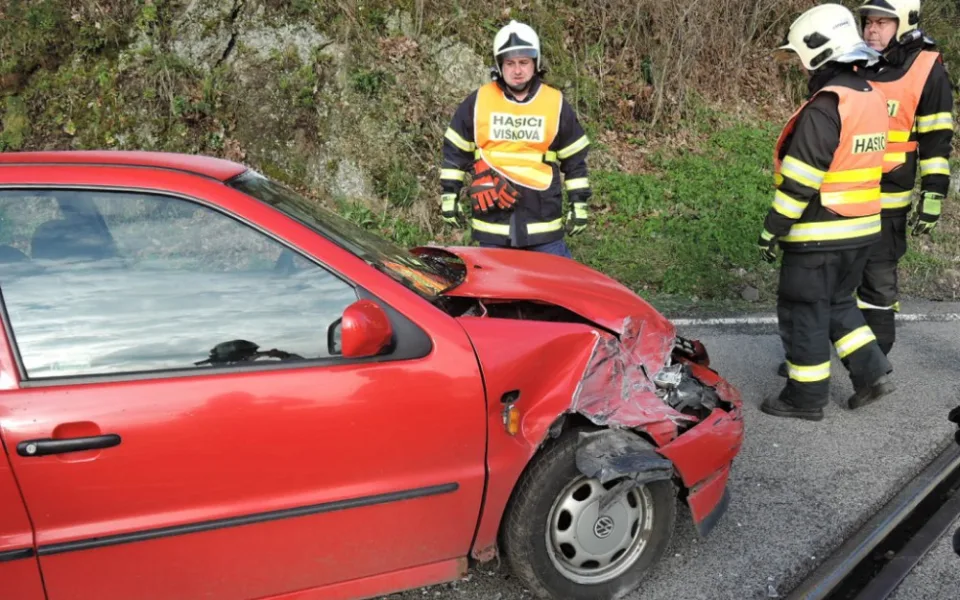 U Višňové se dnes ráno střetl vlak s osobním automobilem