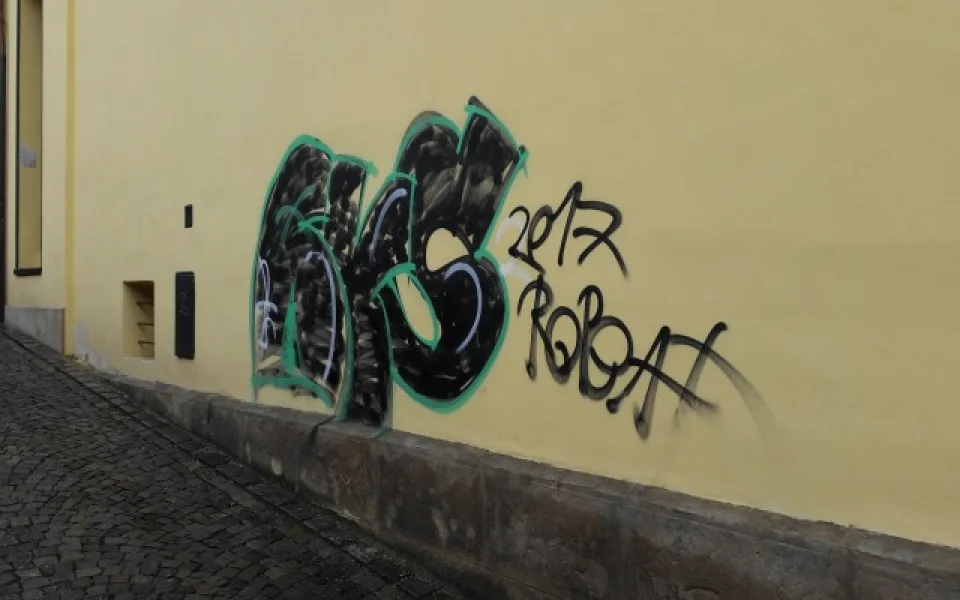 Posprejovaná fasáda