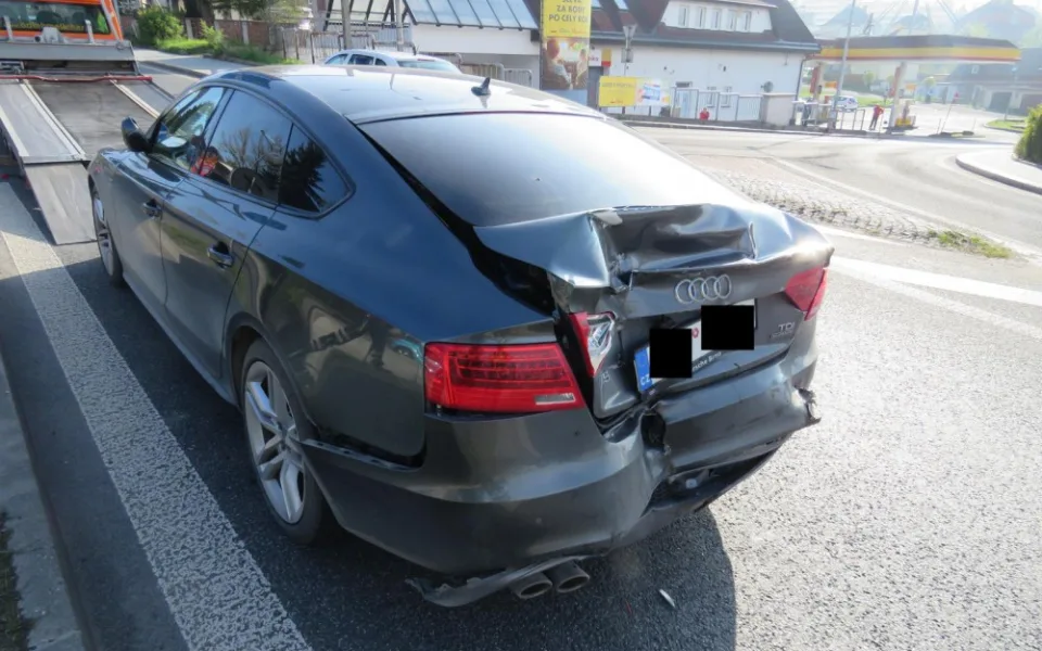 Audi A5 s pochroumaným zadkem