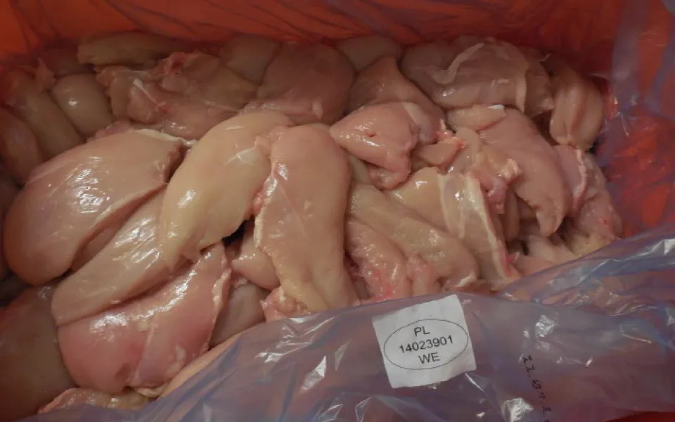 Stovky kilogramů polského kuřecího masa se salmonelou skončily u Liberečanů