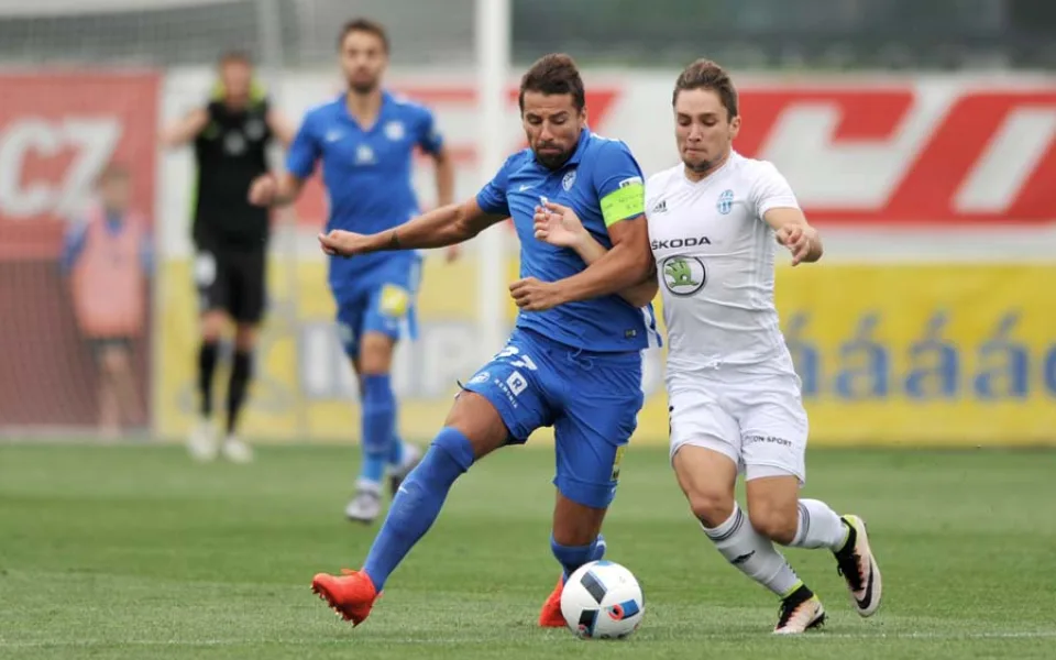 Milan Baroš bude chtít svůj předchozí klub porazit.