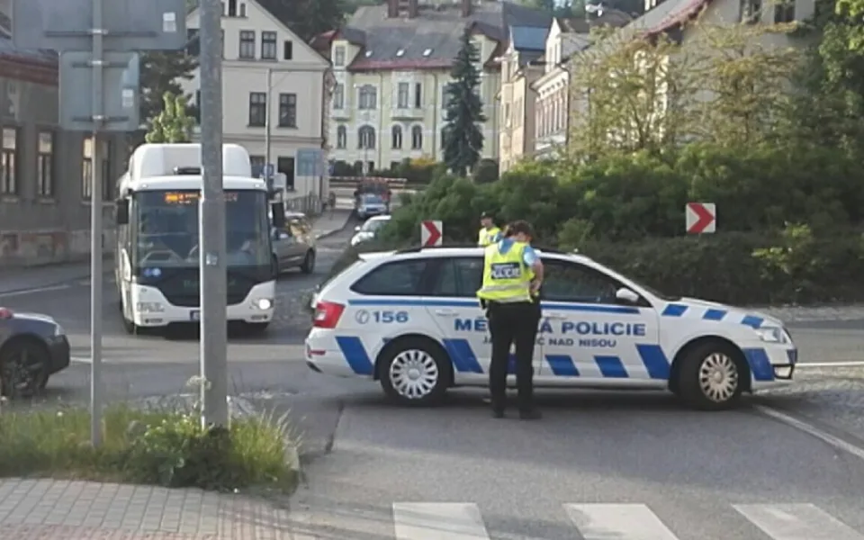 Policie žádá o pomoc. Tragickou nehodu můžou pomoci objasnit řidiči, které motocyklista předjížděl