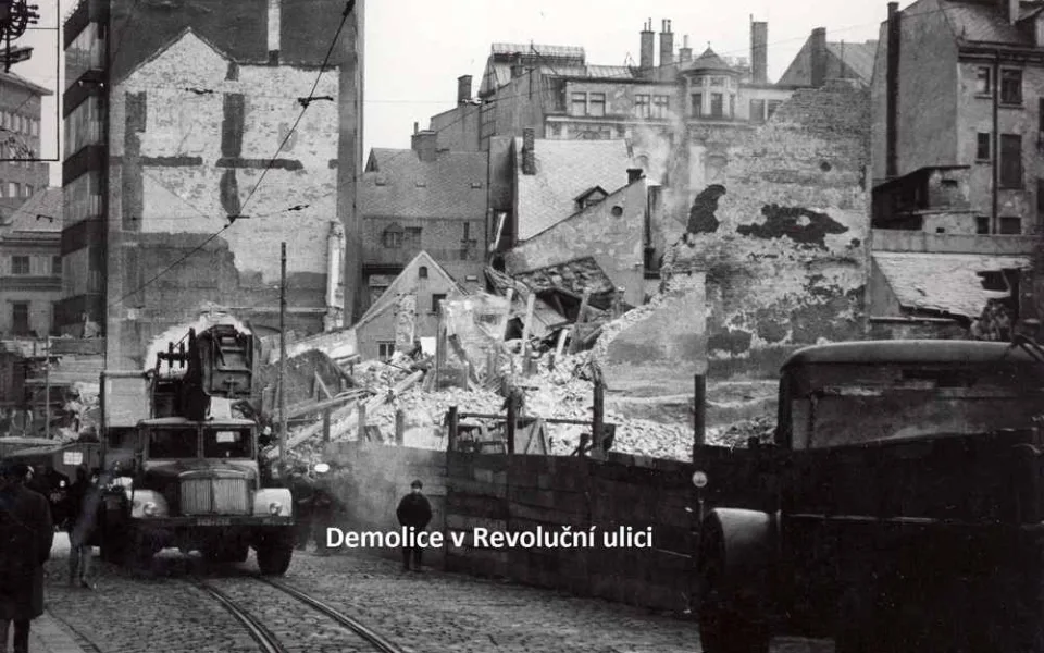 Demolice v Revoluční ulici.
