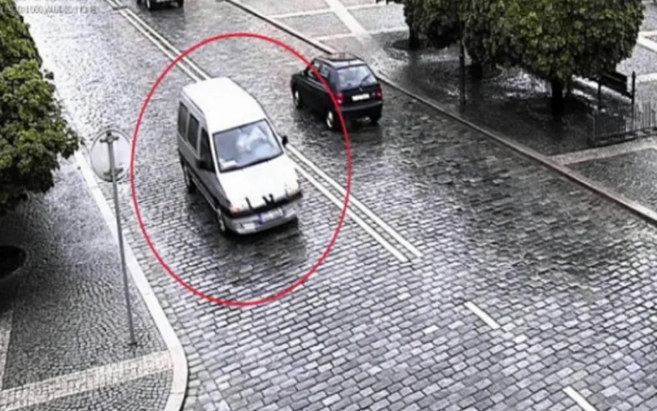 Policisté hledají tohoto řidiče.