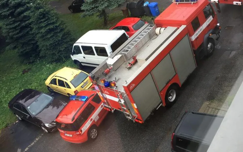Muže vystrašil balíček, který mu přivezl kurýr. Policisté v něm našli čtyři knížky, které si objednal.