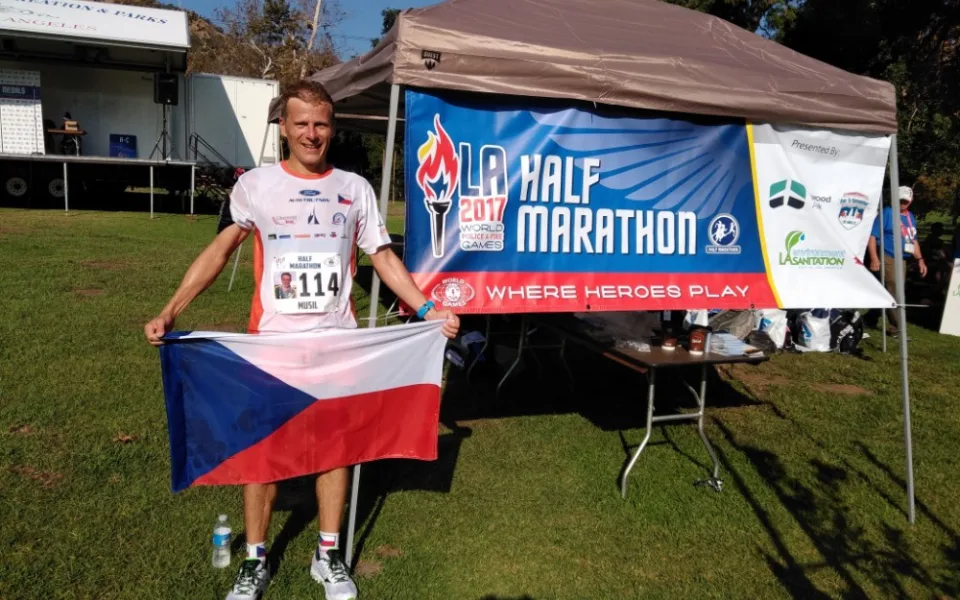 Liberecký hasič Radek Musil skončil šestý na půlmaratonu v Los Angeles.