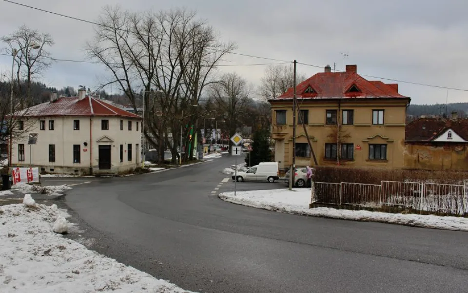 V Jablonci začne demolice dvou domů na nepřehledné křižovatce.