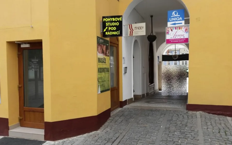 V průchodu do Plazy se to stalo.