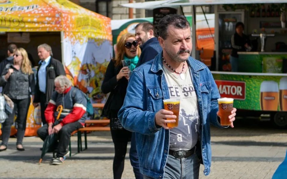 Na Libereckém pivním festivalu tekl zlatavý mok proudem, vytočilo se více než 13 tisíc piv.