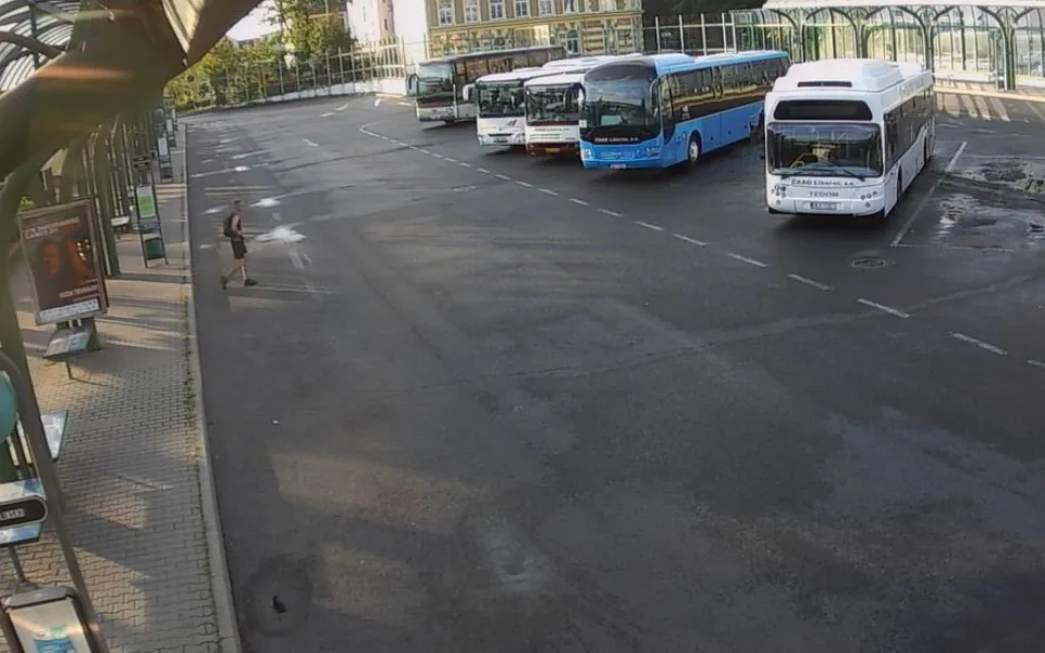 Neznámý mladík ukradl autobus a ujel s ním do Bílého Kostela. Policie žádá o pomoc veřejnost.