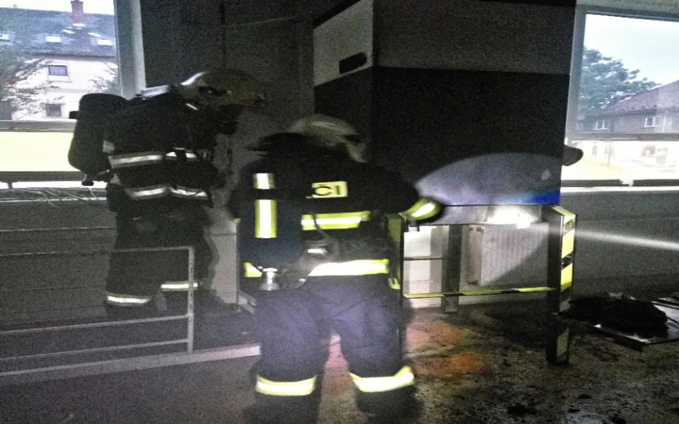 Hasiči z Jablonného a okolí vyjížděli do Rynoltic. V průmyslovém areálu hořelo odsávání.