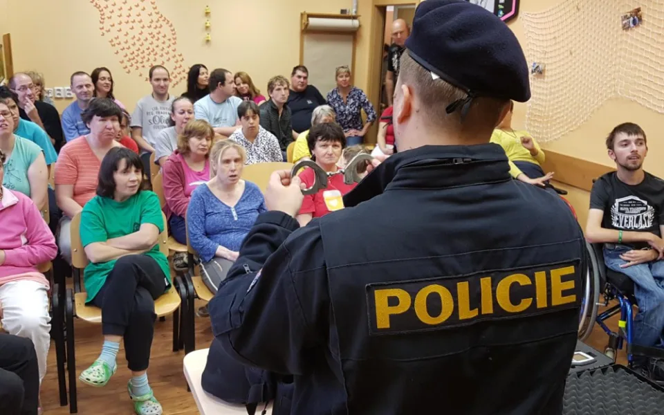 Policisté se zaměřili na nejzranitelnější. Navštívili Domov a Centrum denních služeb.