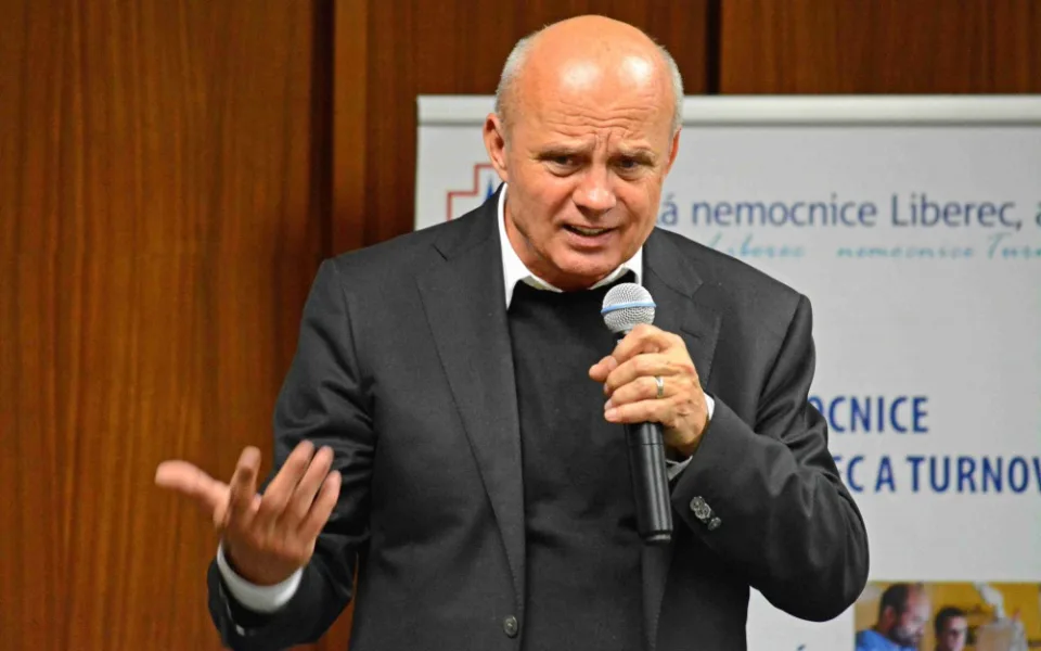 Michal Horáček v debatě se zaměstnanci liberecké nemocnice.