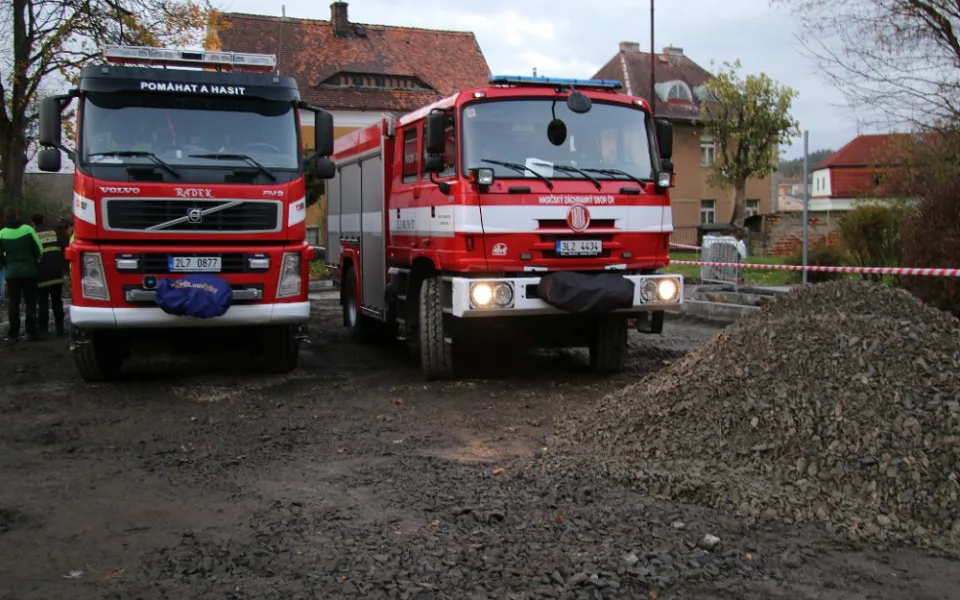 Únik plynu ve Cvikově zaměstnal čtyři jednotky hasičů, uzávěr na potrubí porušili dělníci.