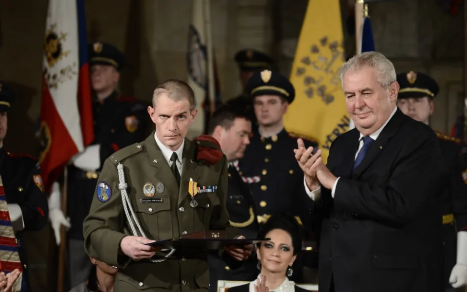 Prezident ČR Miloš Zeman mu stejně jako zesnulým vojákům udělil Medaili Za hrdinství.