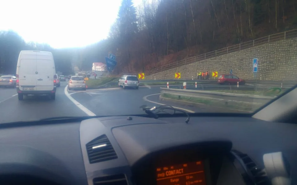 Nehoda ve směru na Hodkovice.