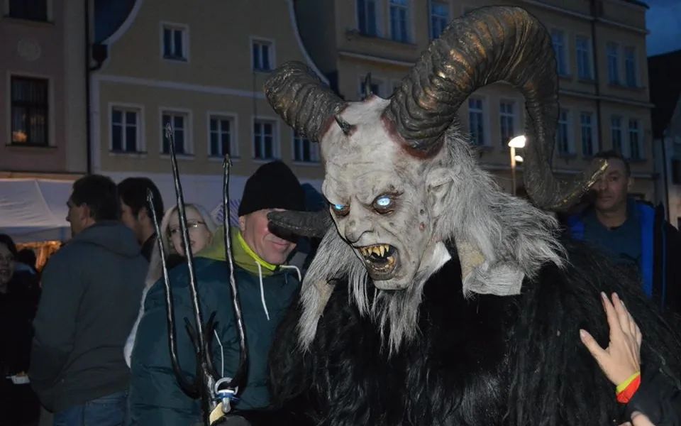 Krampus čerti loni ve Frýdlantě.