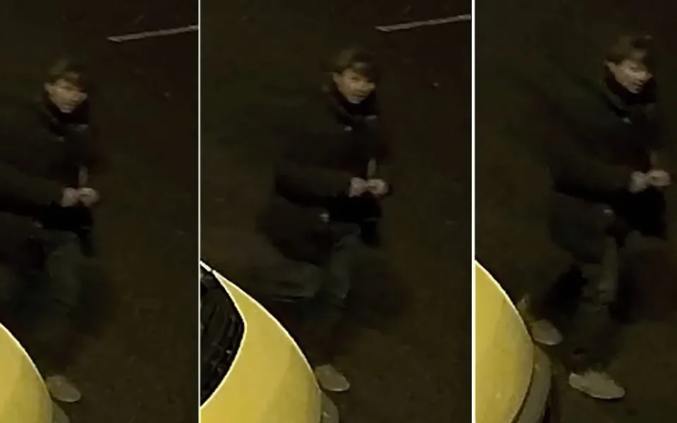 Poznáváte muže z fotografie? Policisté by si s ním rádi popovídali.