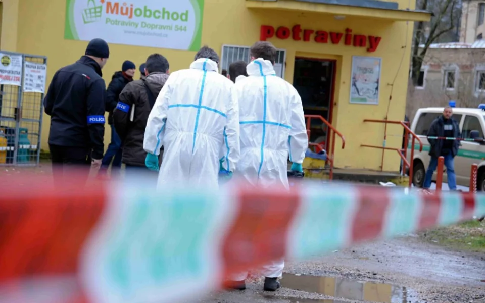 Policisté ve Vratislavicích vyšetřují přepadení večerky.