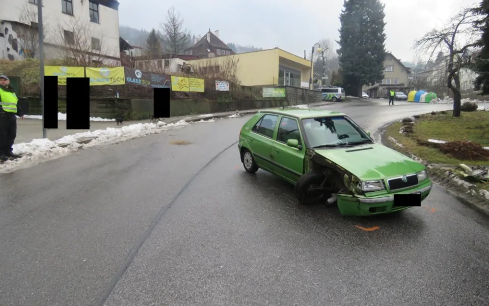 Auto bylo po nehodě nepojízdné.